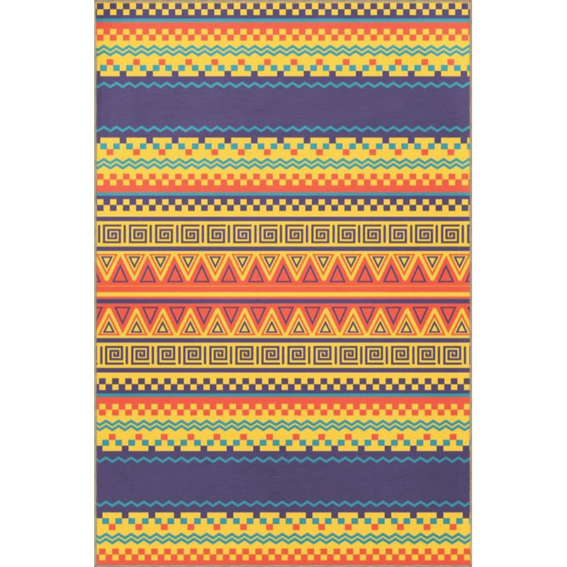 Tapis décoratif triangulaire à motif géométrique jaune, Tapis de couloir 3 pi 3 po x 6 pi 7 po inclus