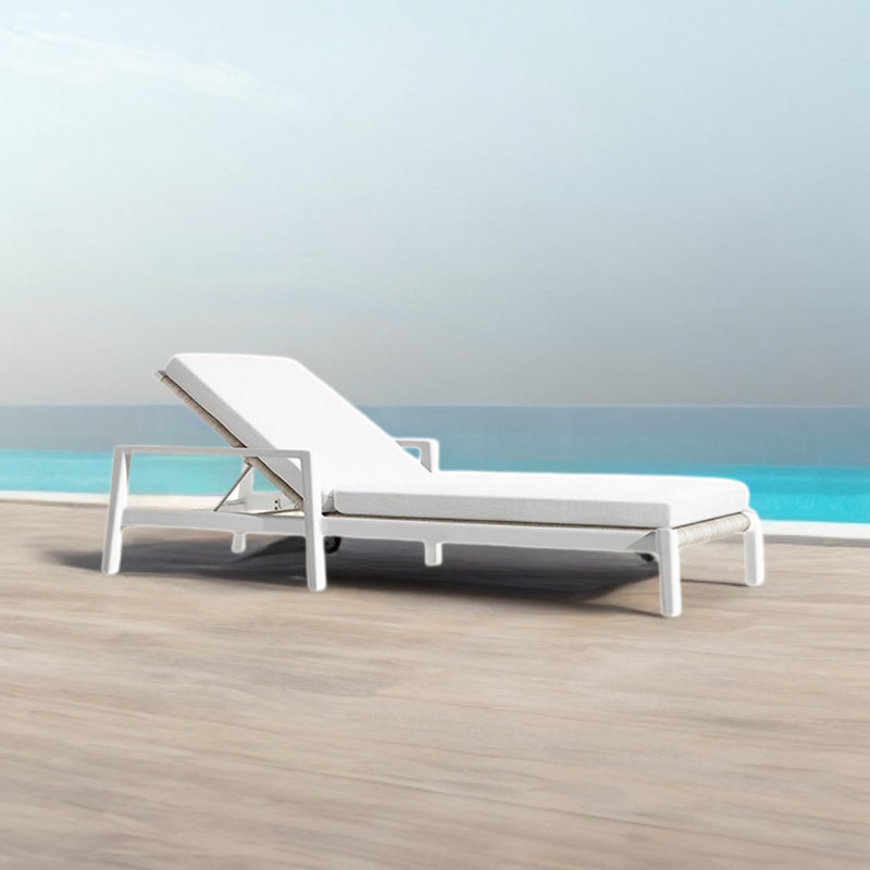 Chaise longue d'extérieur en rotin