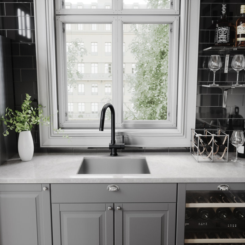 Robinet de cuisine à poignée simple Gramercy H 17 po, Noir mat