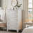 Commode blanche à 5 tiroirs pour la chambre à coucher, commode en bois et commodes à tiroirs profonds, commode de commode moderne avec poignées en métal pour le salon, le couloir, le vestibule