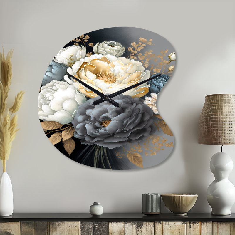 Blanc, bleu et gris pivoine Bouquet I - Horloge murale en forme de pivoines en métal, horloge asymétrique blanche, Grand