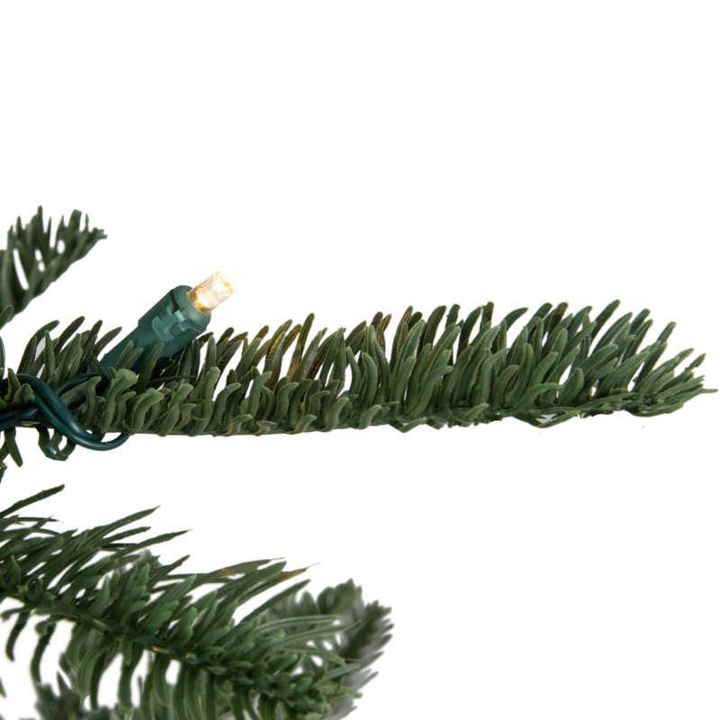 Sapin de Noël artificiel 7,5 pi pré-éclairé Nordmann - lumières DEL claires et chaudes