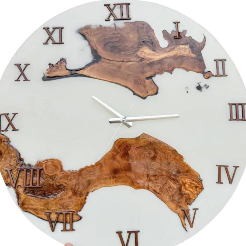 Horloge murale couleur époxy métallique et bois d'olivier, H 10 po x l 10 po x P 2 po