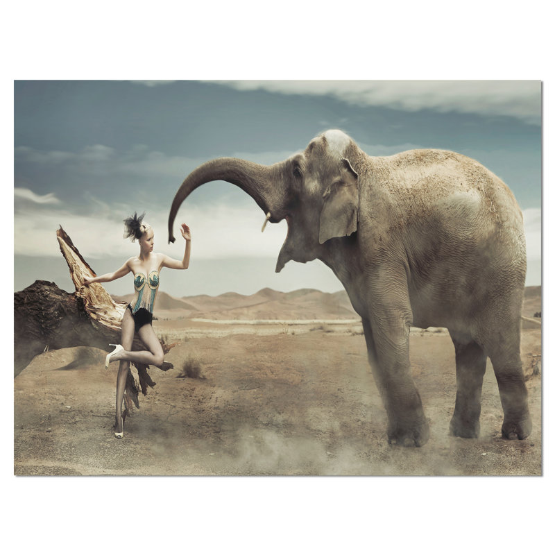 «Lady» avec impression d'éléphant, H 30 po x l 40 po x P 1 po