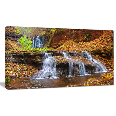 «Dniester Canyon Spring Waterfalls», reproduction de photo sur toile tendue