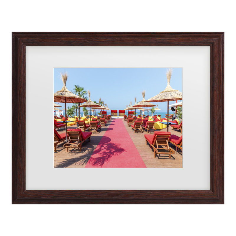 Œuvre encadrée sur un bar de plage argent rouen, Bolic, H 13,75 po x l 16,75 po, Cadre noyer