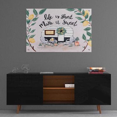 «Make It Sweet Vintage Camper» par Sara Baker, art mural en verre acrylique