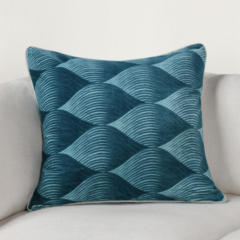 Coussin décoratif en velours de coton 22 po Scala, Brun