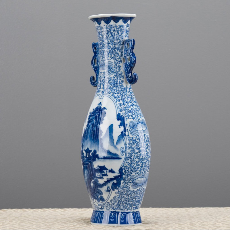 Vase de table en porcelaine bleu / blanc festonné