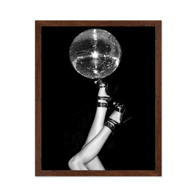 Boule disco sur des talons hauts