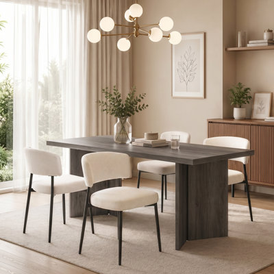Ensemble de salle à manger rectangulaire 5 pièces Amiliana, comprenant une table et 4 chaises blanches rembourrées, un ensemble moderne et minimaliste pour la cuisine ou la salle à manger.