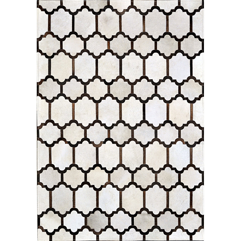 Area Cowhide Geometric Area Rug in Ivory/Cola, Rectangle 4' x 6'
