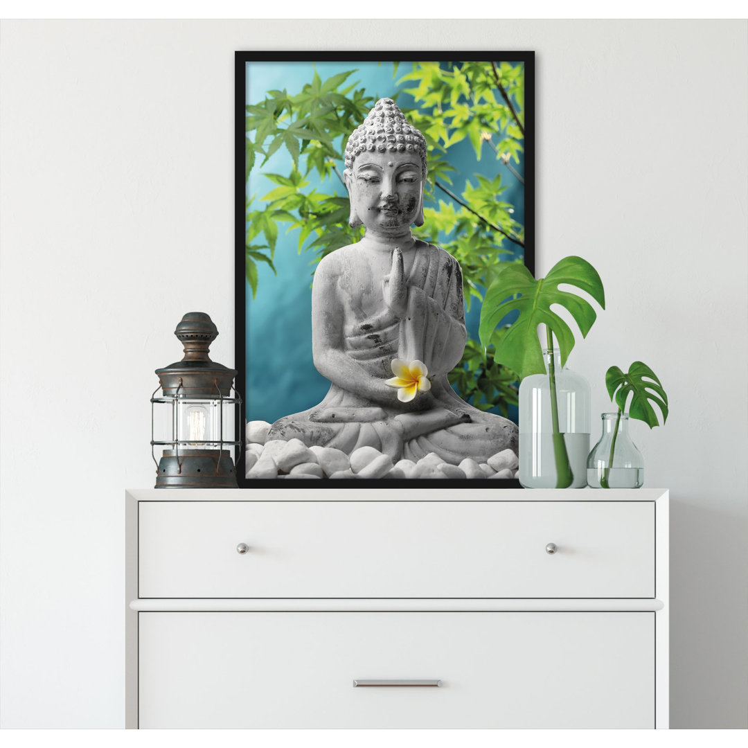 Gerahmtes Foto "Buddha auf Steinen mit Monoiblüten"