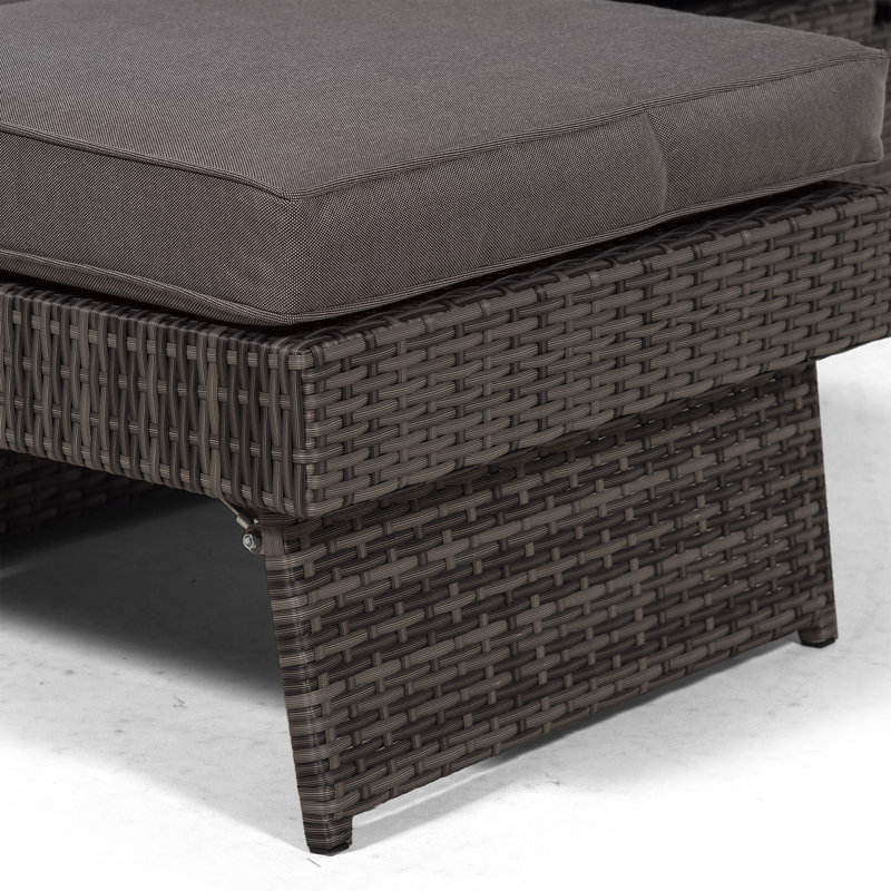 Duenweg Long Double Chaise with Cushions and Table