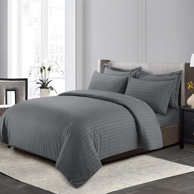 Microfiber 250 TC Reversible Complete Stripe Duvet Cover Set with Pillowcases