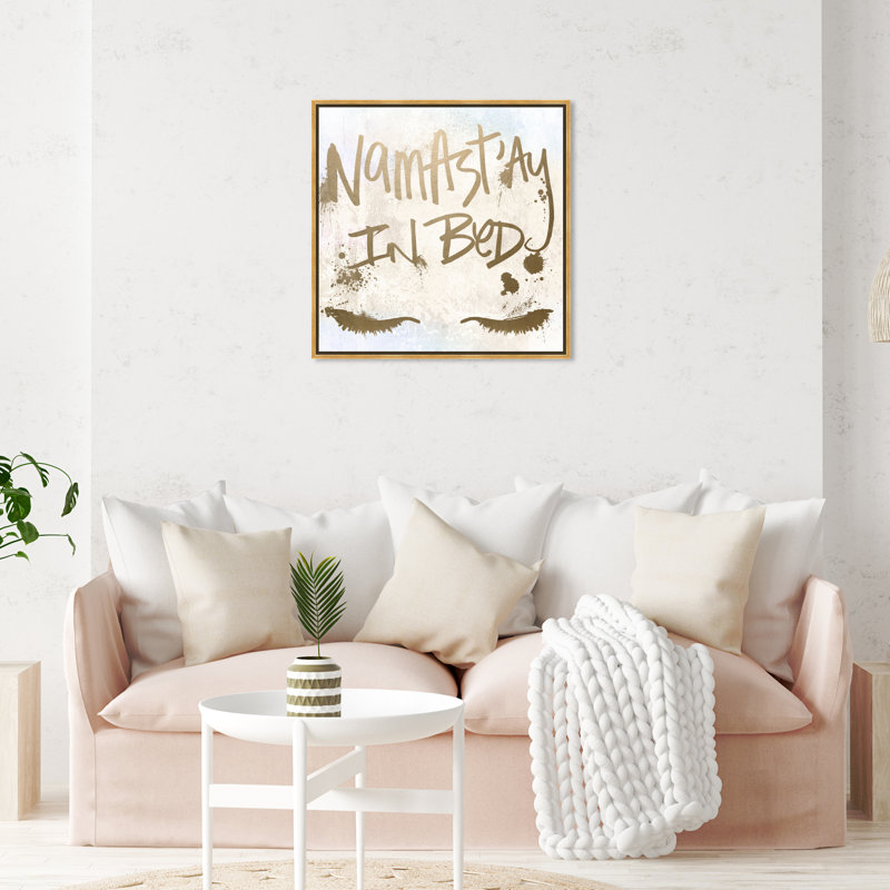 Namastay in Bed - art textuel sur toile, Toile avec cadre doré, H 30 po x l 30 po