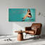 Femme pin-up en robe noire assise sur un tabouret chromé - Tableau sur toile-1932051758