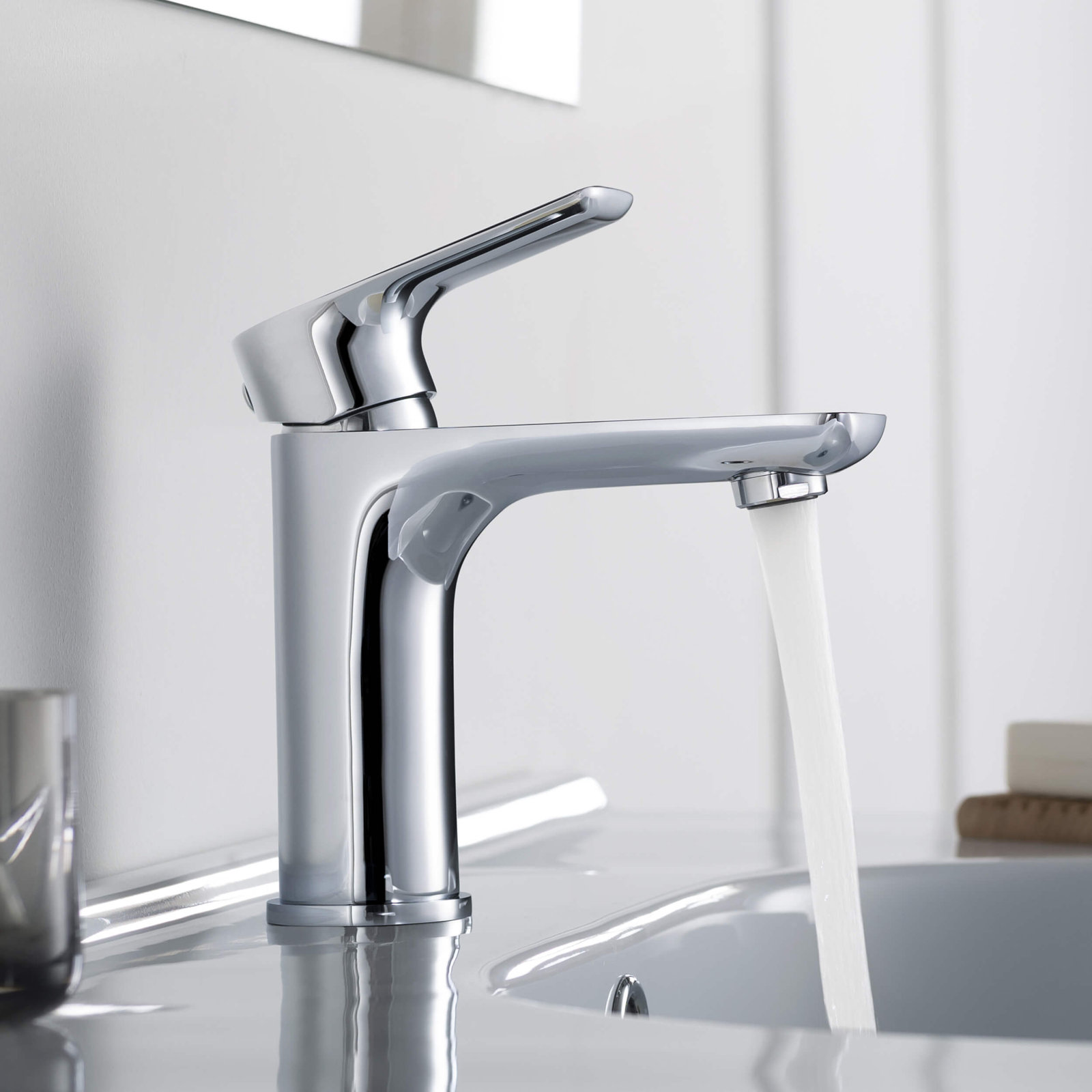 Tender Single-Hole Bathroom Faucet with Drain, Chrome