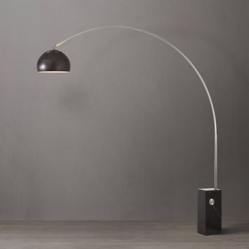 Lampe à arc 1 lumière iconique H 95 po - Mid-Century moderne, corps en acier nickel satiné, abat-jour en nickel noir demi-dôme, base en marbre blanc, à intensité variable, compatible avec les interrupteurs intelligents, ampoule DEL incluse