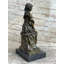 Sculpture de jeune fille avec une guitare