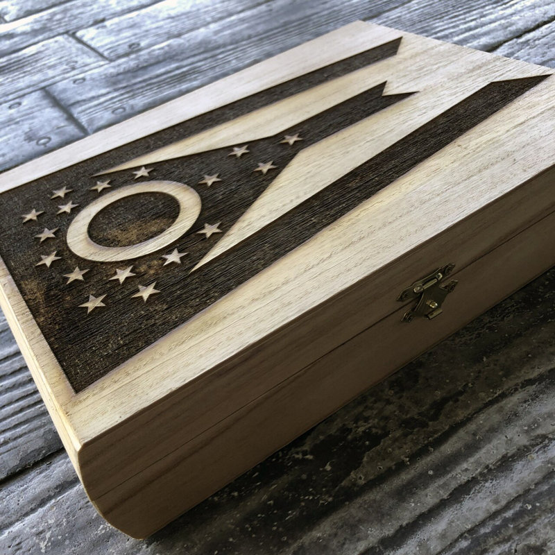 Boîte en bois gravée Gurganus
