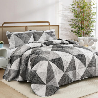 3-Pieces Patchwork Microfiber Geometric Quilt Set Soft Lightweight for All Season