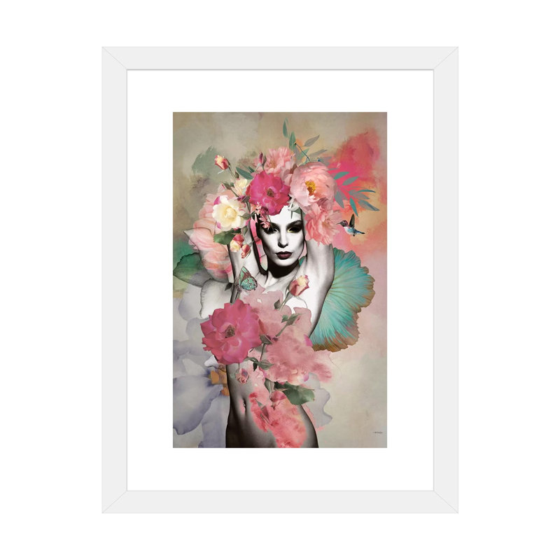 Chiara - par Ana Paula Hoppe, impression, Blanc, H 32 po x l 24 po x P 1 po, Papier encadré blanc