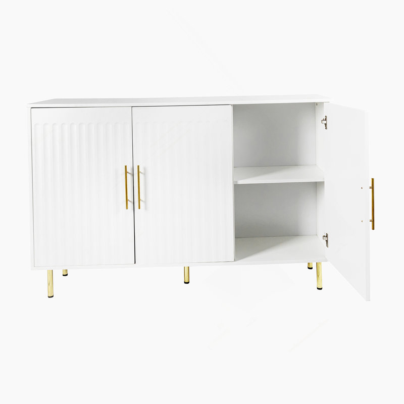 Grand buffet à 3 portes avec poignées dorées pour la cuisine, la salle à manger et le salon.