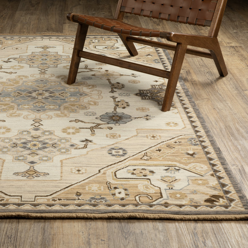 Kuester Old World Medallions Tan/ Grey Wool Blend Area Rug, Rectangle 2' x 3'