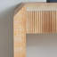Console rustique en bois avec tiroir - Design minimaliste, texture nervurée et finition naturelle