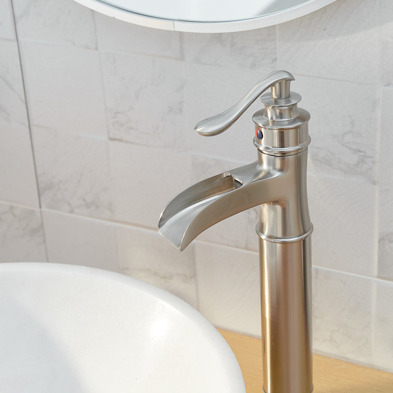 Robinet pour lavabo de salle de bain à poignée simple et monocommande en nickel brossé SoftStream
