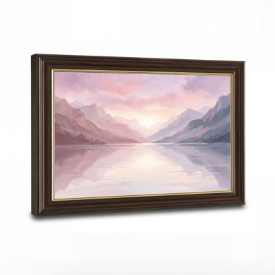 Toile murale représentant une chaîne de montagnes aux tons pastel roses et violets se reflétant sur un lac