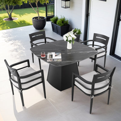 Table à manger d'extérieur moderne 5 po, aluminium, table carrée en pierre frittée carrée de 44 po, fauteuils ergonomiques, rouille de patio à coussins décoratifs - structure en aluminium, fauteuils
