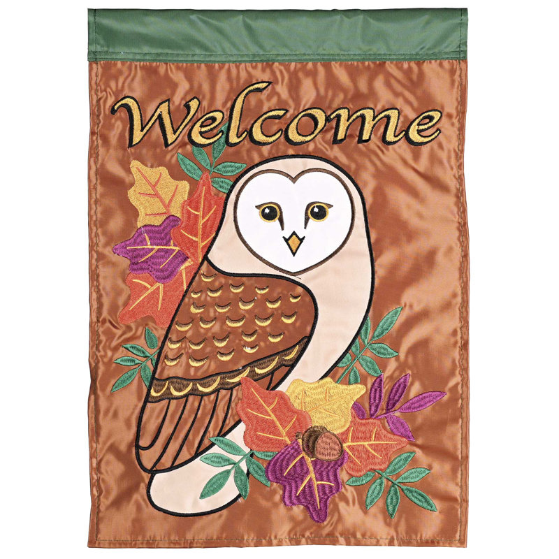 Hibou de jardin avec feuilles d'automne