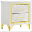 Table de chevet blanche à 2 tiroirs Chesney avec accents dorés, alliant design élégant et rangement pratique pour les chambres modernes.