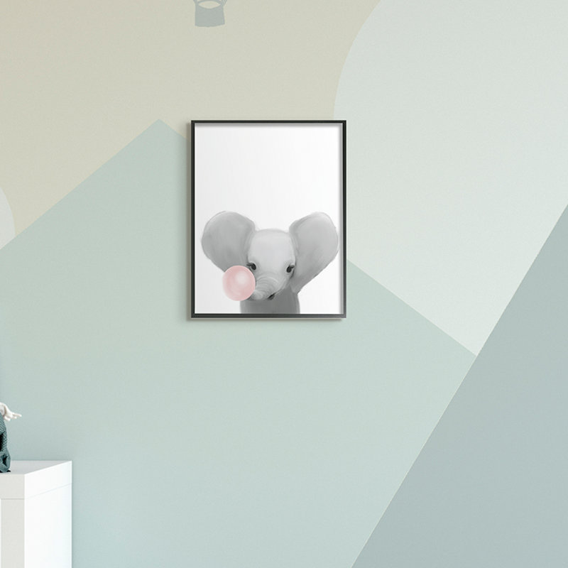 Bébé éléphant avec gomme à bulles rose, H 14 po x l 11 po x P 1,5 po, Giclée encadrée noir minuit