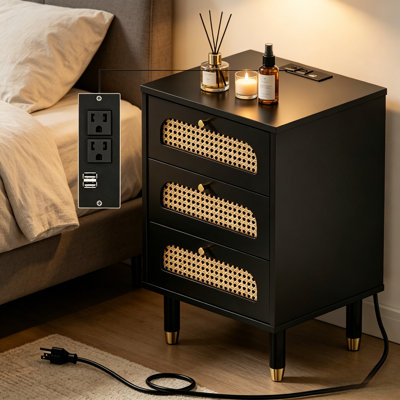 Table de chevet noire en rotin avec station de charge, table de chevet à 3 tiroirs avec ports USB intégrés et prises de courant