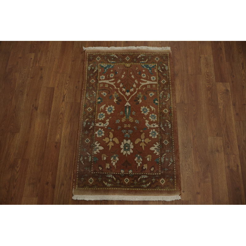 Tapis richement coloré ajoutant de la chaleur avec des motifs traditionnels 2 x 3