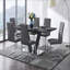 Table de salle à manger moderne et luxueuse à finition frittée avec plateau en forme de V et piédestal en chrome