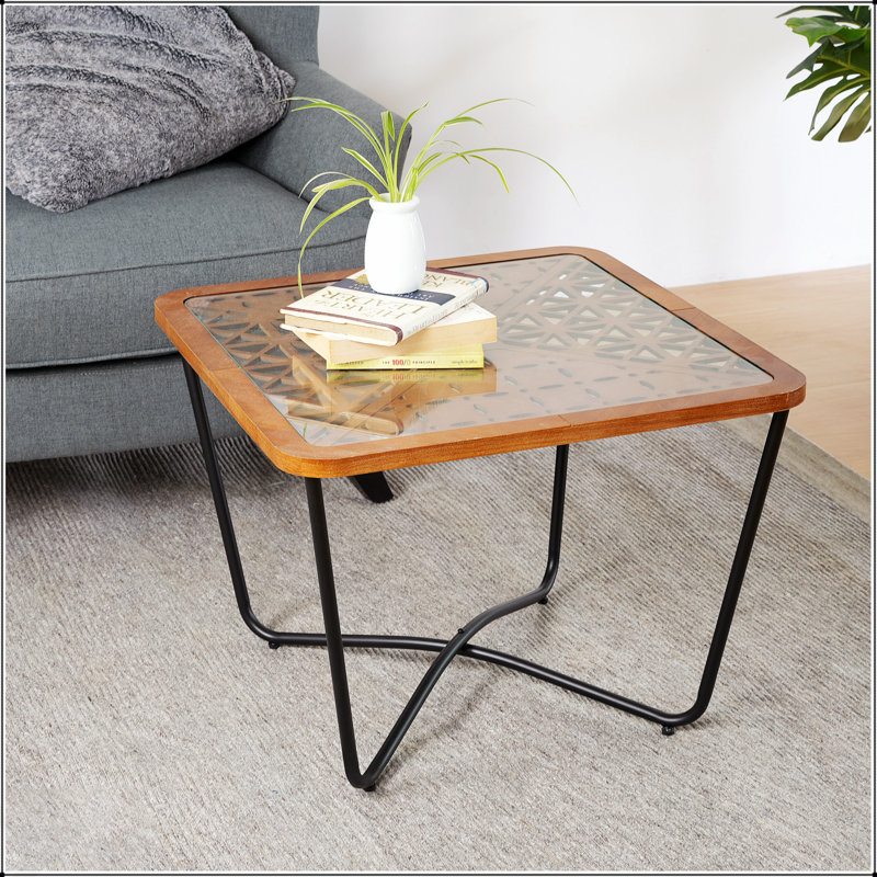 Table basse moderne carrée avec cadre en verre trempé et en métal, alliant design industriel et élégance contemporaine pour tout espace de vie.