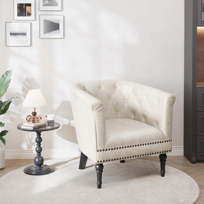 Fauteuil demi-tonneau en similicuir blanc - dossier capitonné, garniture cloutée, rembourré et confortable - parfait pour le salon, la chambre à coucher, le bureau, le patio - Couleur: blanc