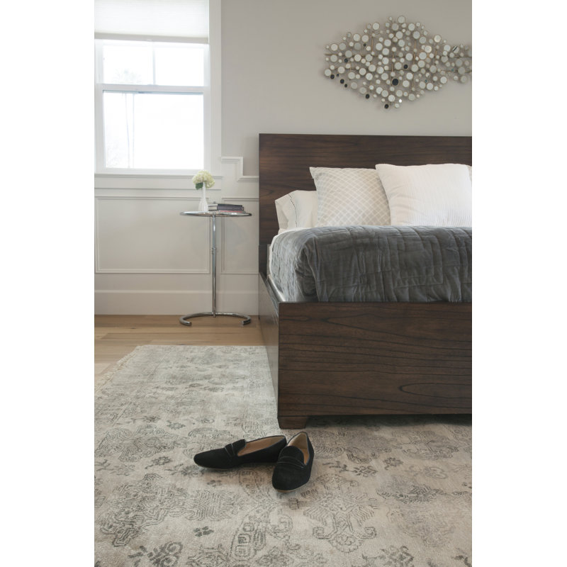 Lisbon Oriental Area Rug in Ivory, Rectangle 10' x 14'