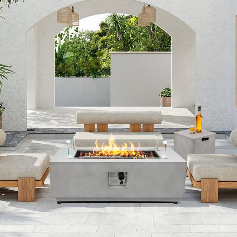 Foyer de table rectangulaire au propane en béton de 42 pouces, 50 000 BTU, avec pare-vent en verre et couvercle de réservoir, pour patio, terrasse ou cour arrière