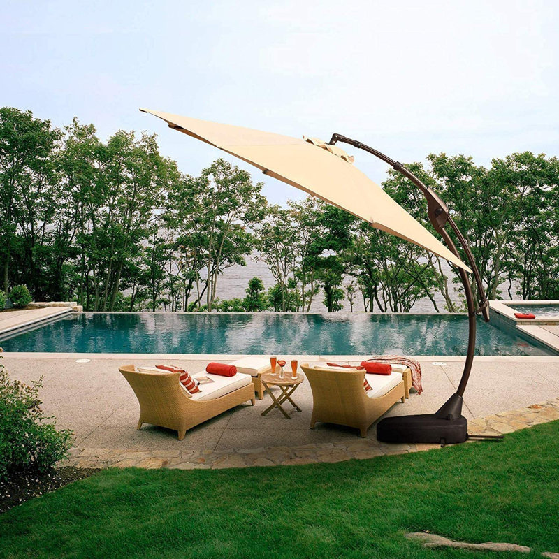 Parasol en porte-à-faux octogonal Kimolos, Beige, H 108 po x l 144 po x P 144 po