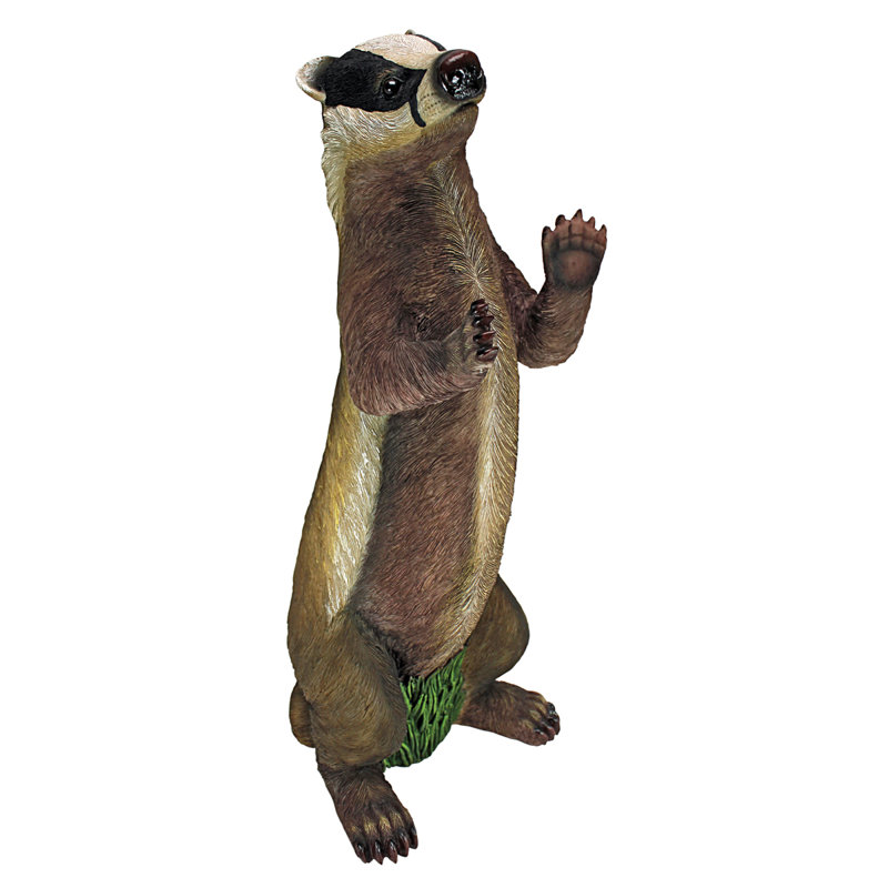 Statue badger debout