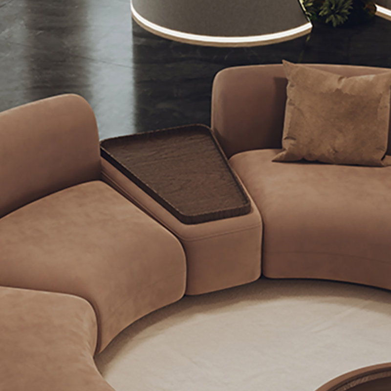 Canapé de style brun incurvé de 143,31 po avec table d'appoint intégrée, H 29,59 po x l 143,31 po x P 33,46 po
