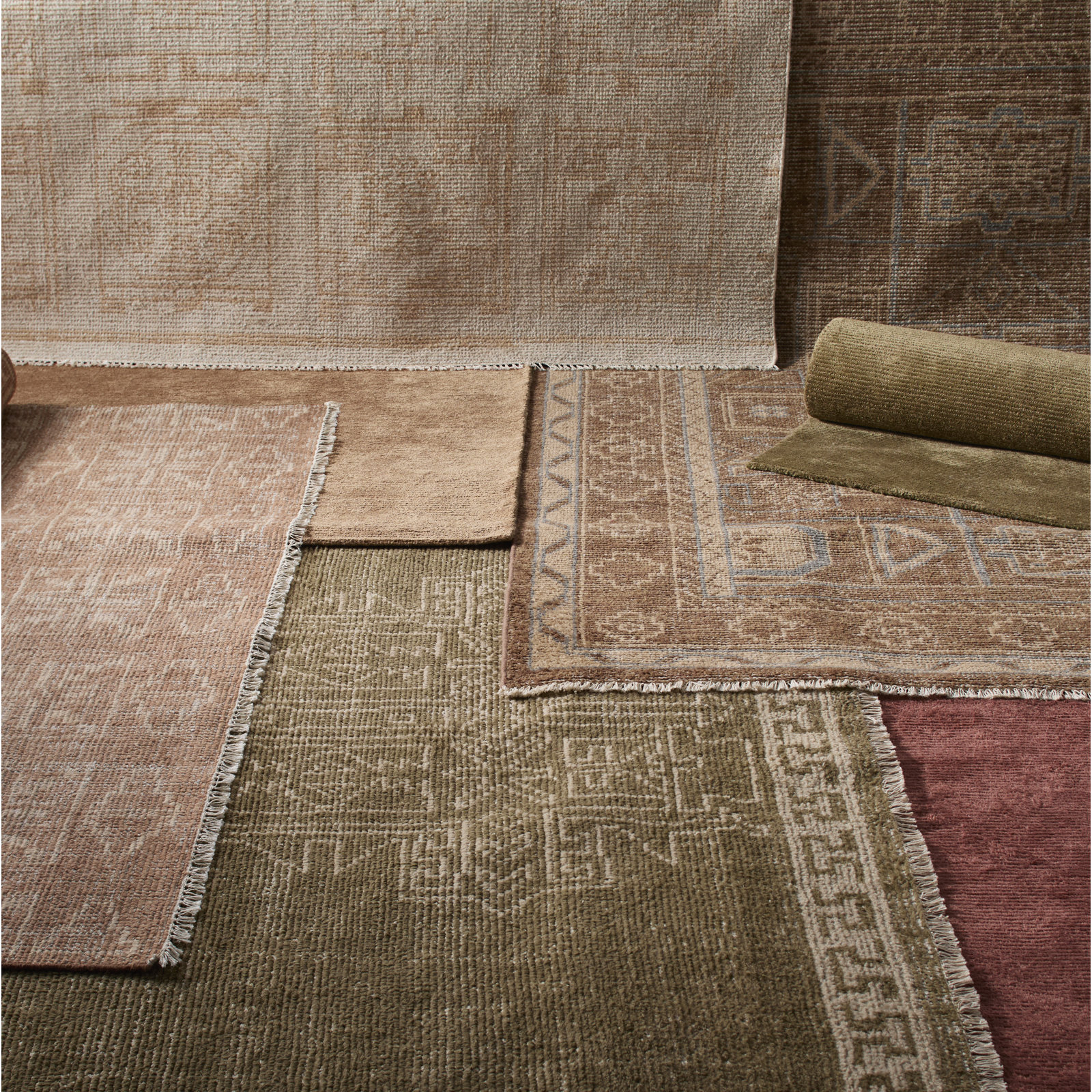 Mira Vine Hand Knotted Wool Area Rug, Rectangle 5' x 8'