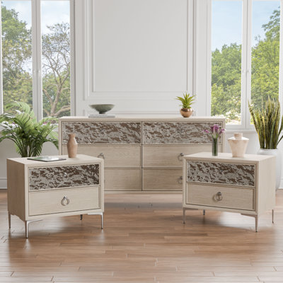 Clayberg 3-Piece Bedroom Set (2 Nightstands + 1 Dreser)