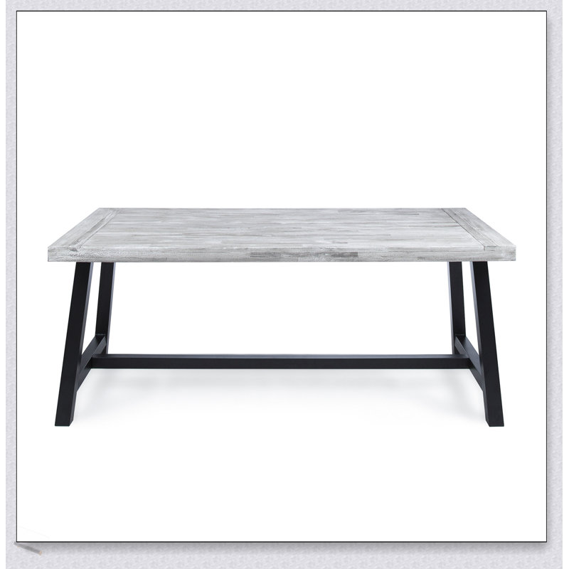 Table de salle à manger d'extérieur en bois d'acacia à finition sablée avec structure en métal rustique noir, durable et élégante pour une utilisation sur le patio