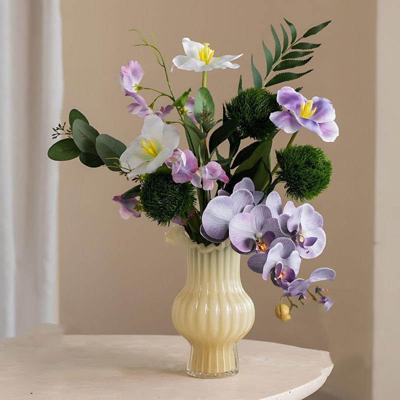 Arrangement d'orchidées dans un vase